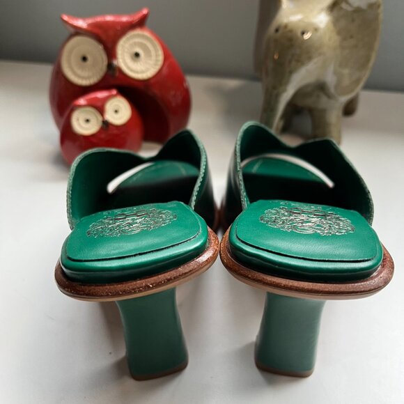 Vince Camuto Irish green size 7.5 in MINT CONDITION - Picture 2 of 3